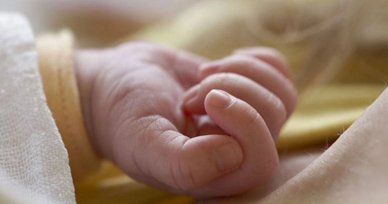 Χαροπαλεύουν τρία βρέφη – Τα μαχαίρωσε γυναίκα υπάλληλος παιδικού σταθμού